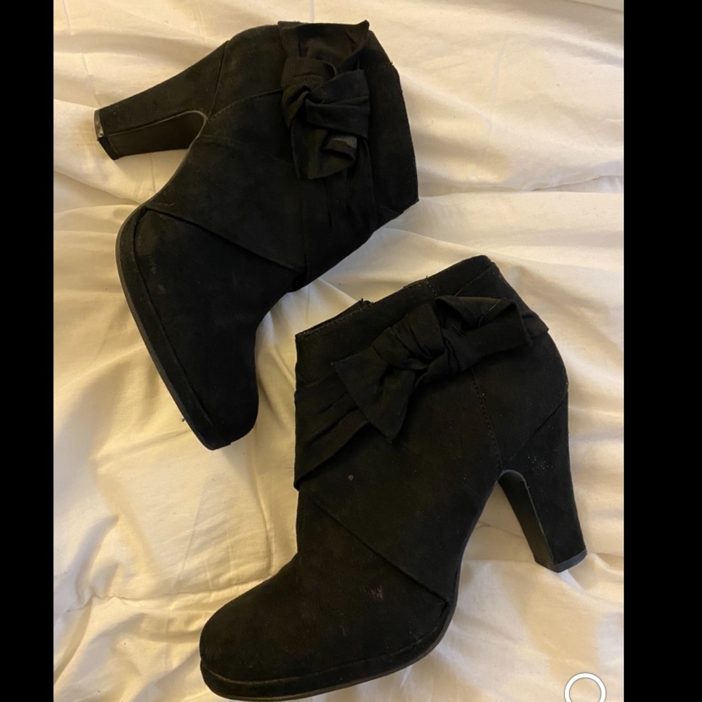 Rampage black faux suede booties